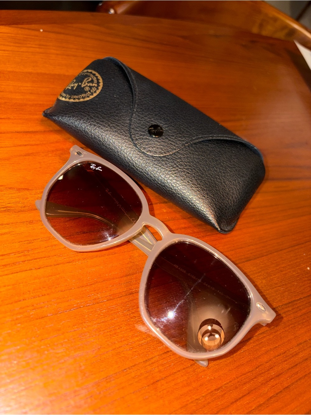 Ray-Ban Sunglasses – Beige/Tan Frame – Brown Gradient Lenses – Needs Adjustment